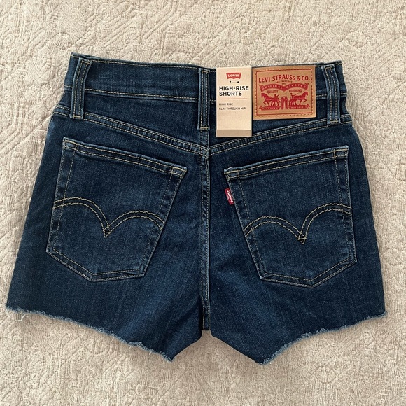 2 for $60 SALE! ⭐️ Levi’s high rise cut off shorts in Chelsea Scrape - Dark Wash - Picture 5 of 9